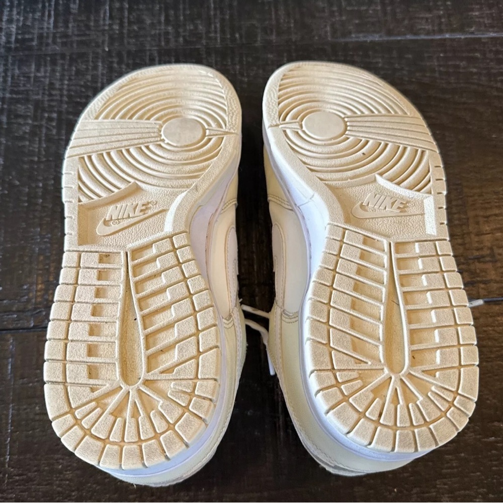 Nike Dunks size 9 women's size 7.5 men's. - Picture 5 of 7